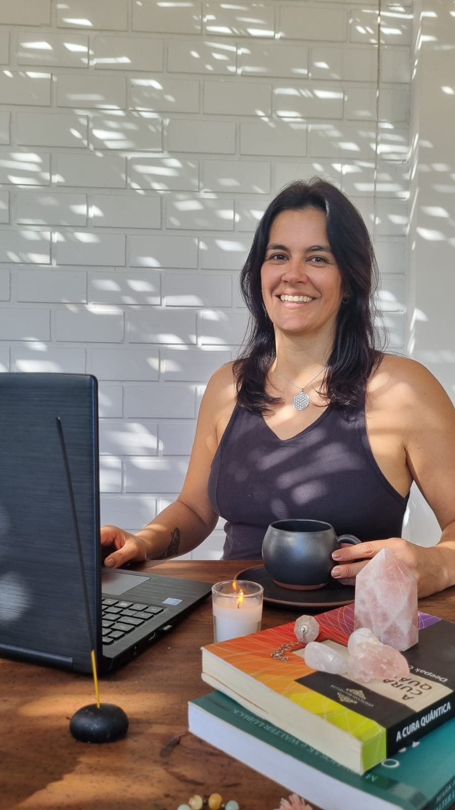 Terapeuta Paula Garmendia em atendimento online